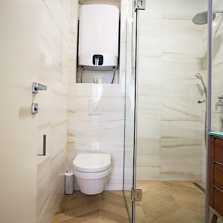 Best4stay Luxury בית הארחה 4*